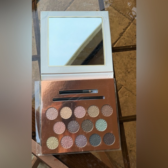 ELEN TRACY The Naked Eye Eyeshadow, Eye brush and Eyeliner Set - Picture 7 of 7